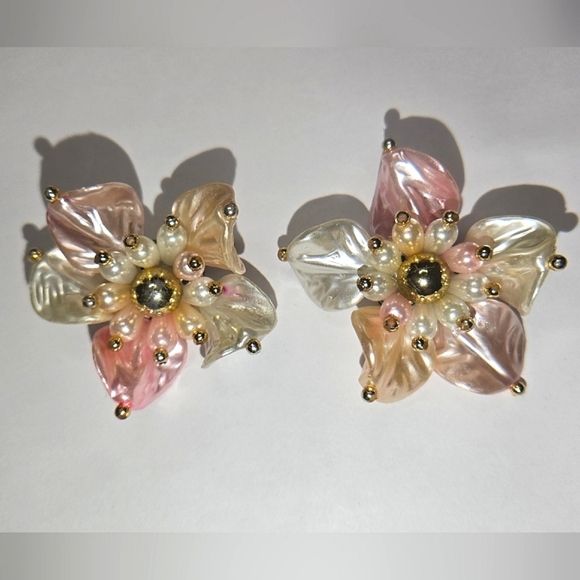 Elegant Floral Pearl Earrings - Picture 1 of 12